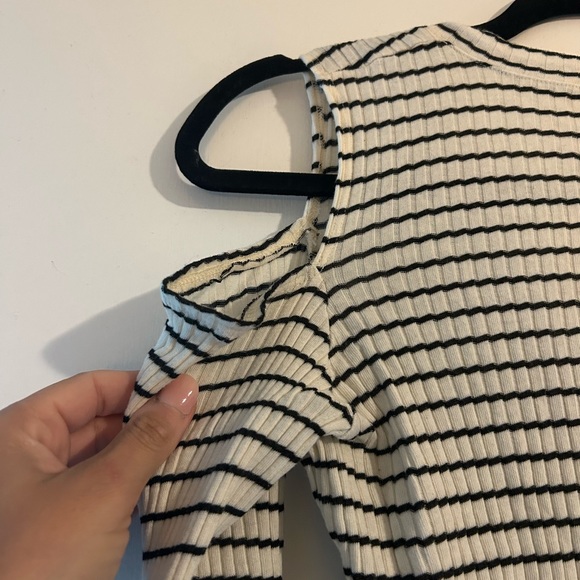 Monroe V-Neck Rib Cut Out Long Sleeve - Picture 4 of 8